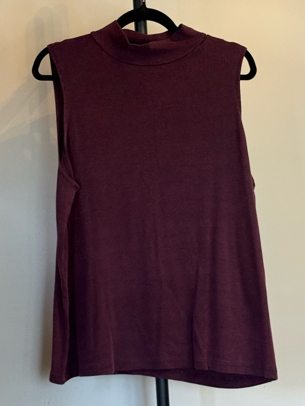 3/$10 croft & barrow Sleeveless Mock Neck Tank in Plum